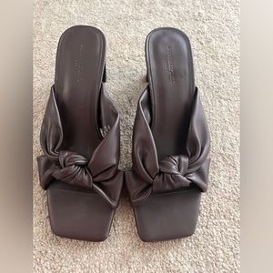 Banana republic heels size: 7.5